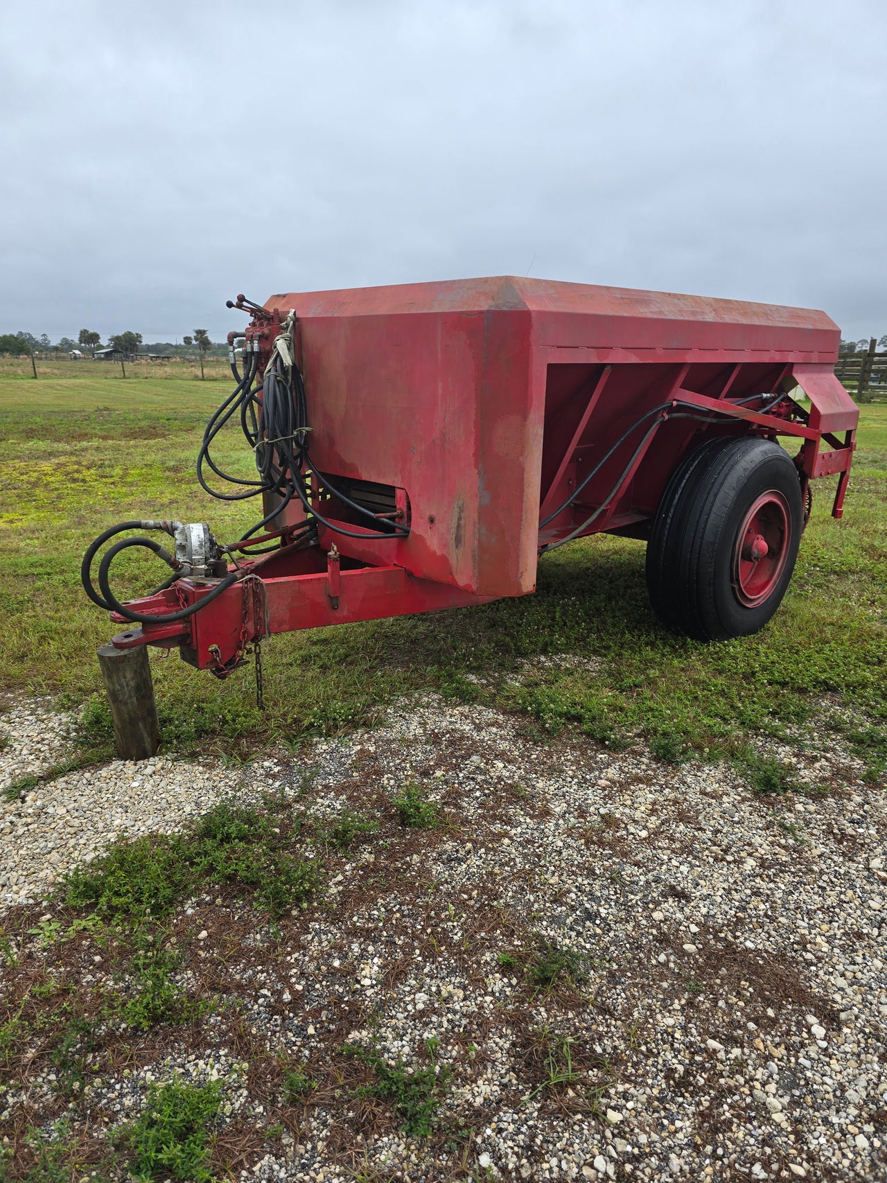 2-Ton Fertilizer Spreader